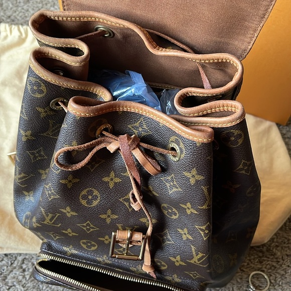 Louis Vuitton Monogram Montsouris GM Backpack - Picture 8 of 17